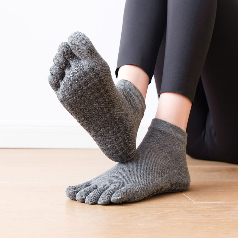 Anti-Slip Women Pilates Socks  - огляд і ціна Yoga Mat