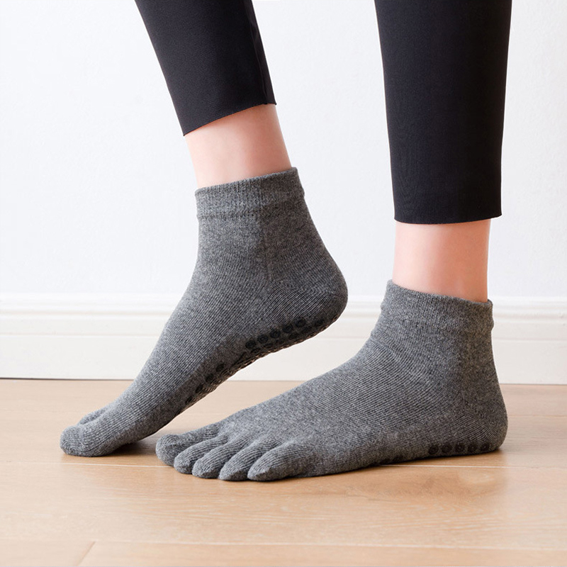 Anti-Slip Women Pilates Socks  - огляд і ціна Yoga Mat